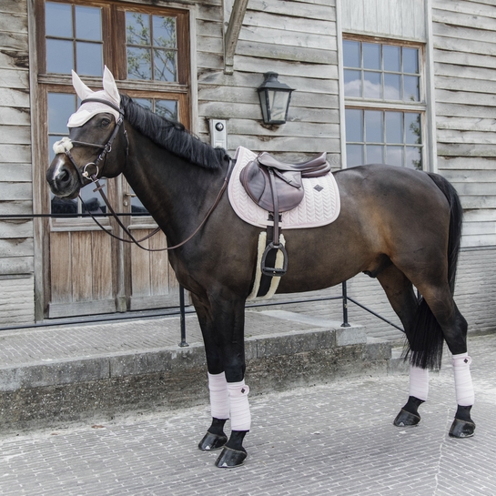 Kentucky Derka Velvet Pearls